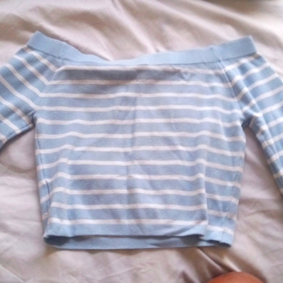 Out the shoulders baby blue crop top - Picture 1 of 1